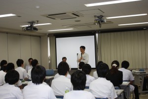 続いて筒井センター長のお話です。個々に合わせたテーラーメード研修について、みなさん興味津々です。