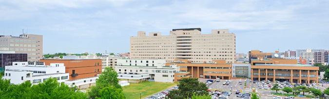 北大病院と陽子線治療センターの全景